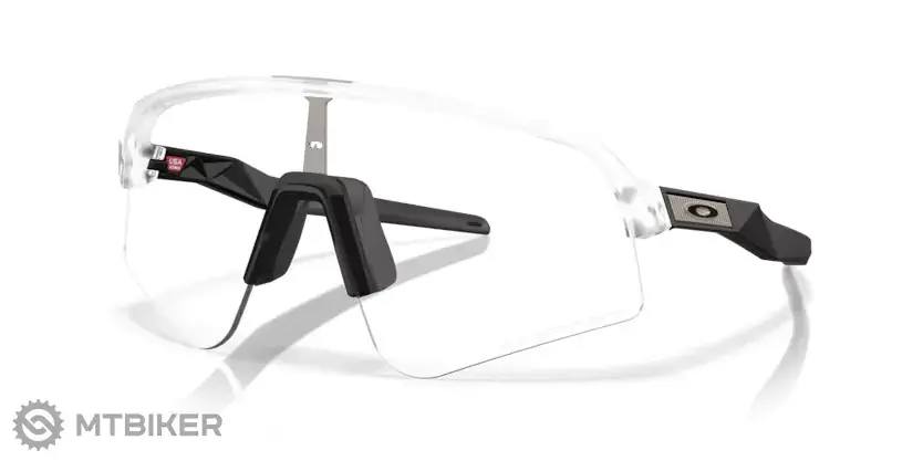 Speciální Cena Oakley Sutro Lite Sweep brýle, matte clear/Clear to Black Iridium Photochromic