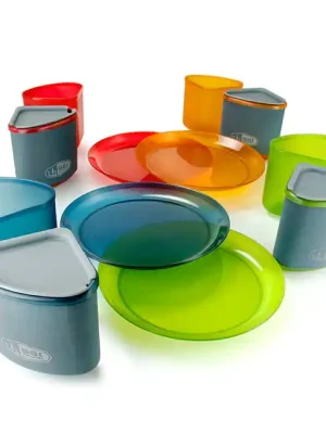 Nová Kolekce GSI Outdoors Sada kempingového nádobí pro 4 osoby Infinity 4 Person Compact Tableset, Multicolor