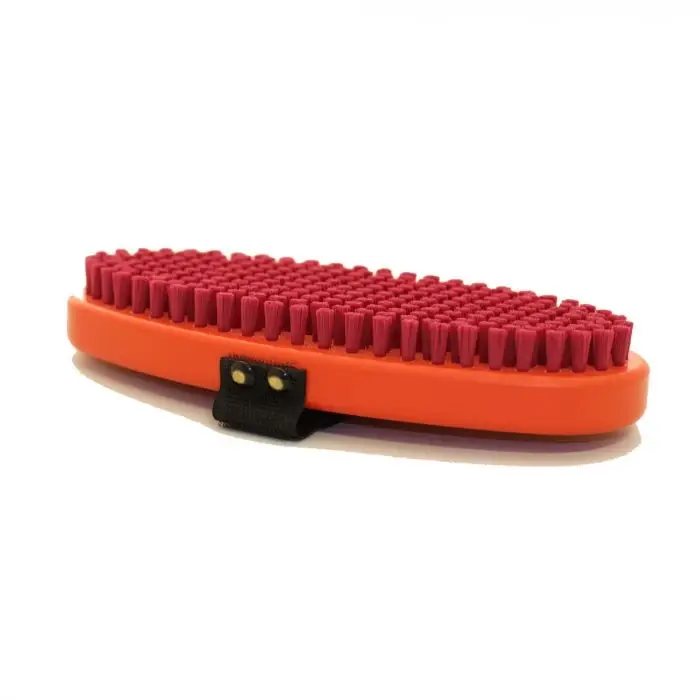 Akční Nabídka SWIX T0190O Oválný kartáč, červený nylon