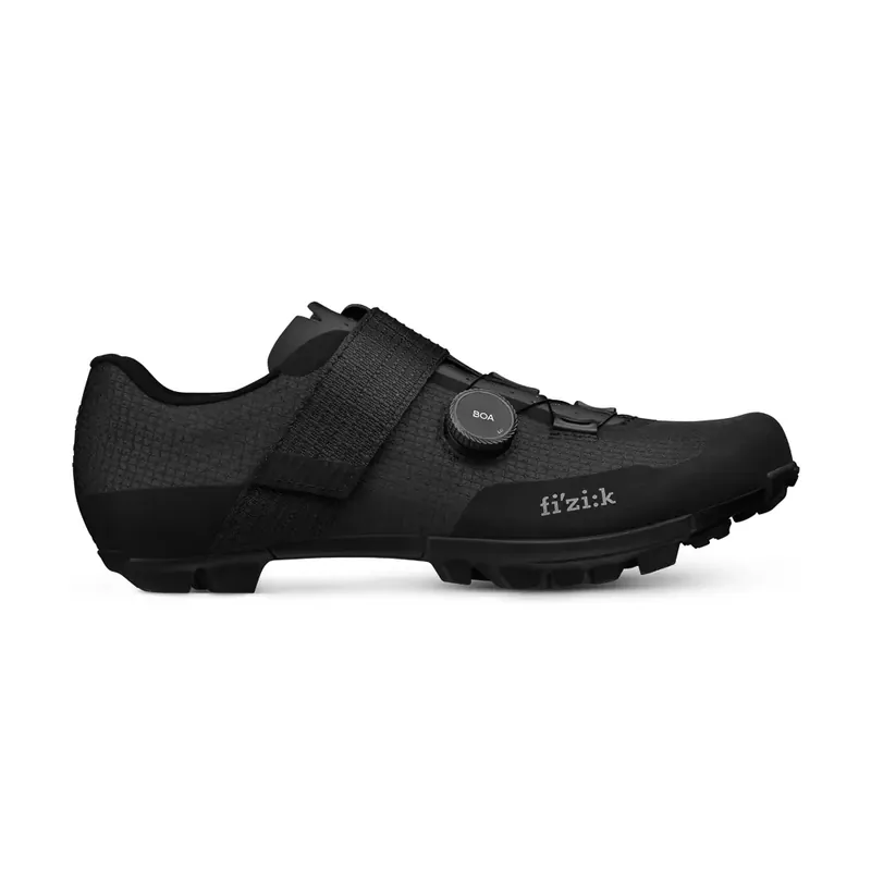 Nejprodávanější FIZIK TRETRY VENTO FEROX CARBON 43 černá